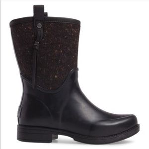 SALE Ugg rain/snow insulated boots.